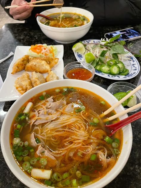 #pho #phodate #vietnamesefood #restaurant Pho Food Recipe, Yummy Aesthetic Food, Asian Cooking Aesthetic, Healthy Pho Recipe, Cambodian Pho, Pho Date, Pho Aesthetic, Spicy Pho, Food Restaurant Aesthetic