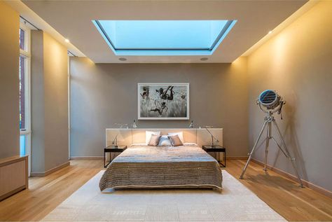 Skylight Bedroom, Modern Bedroom Lighting, Luxurious Penthouse, Luxury Penthouse, Ceiling Design Bedroom, Bedroom Ceiling, Simple Bedroom, Bedroom Lighting, Minimalist Bedroom