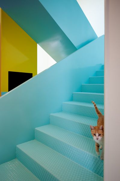 GMG+House+/+Pedro+Gadanho Turquoise Staircase, Interior Staircase, London House, Shades Of Teal, House Stairs, Blue House, Fifty Shades, Architecture Photography, Architecture Details