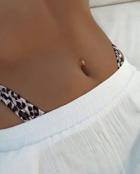 Simple Navel Piercing, Delicate Belly Piercing, Gold Hoop Belly Piercing, Belly Button Piercing Gold Hoop, Gold Belly Button Ring Hoop, Gold Stomach Piercing, Eye Brown Piercing, Belly Button Piercing Elegant, Stud Belly Button Piercing