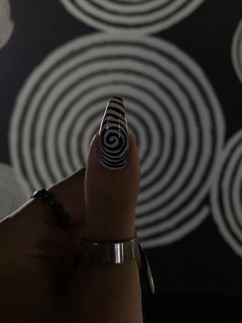 Spiral Nails Acrylic, Tim Burton Nails Acrylic, Tim Burton Nail Art, Wednesday Addams Nails, Tim Burton Nails, Spiral Nails, Gothic Nails, Nail Nail, Tim Burton