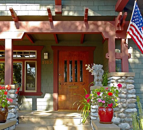 A Well Tended Bungalow | Design for the Arts & Crafts House | Arts & Crafts Homes Online Arts And Crafts Architecture Exterior, Craftsmen Style Homes, Craftsman Bungalow Exterior, Arts And Crafts Style Homes, Stone Porches, Bungalow Exterior, Craftsman Exterior, Bungalow Homes, Cottages And Bungalows