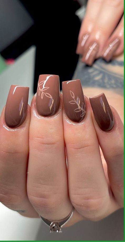 Fall Nails Non Acrylic, Stylish Nails Brown, Nail Art Design Brown Colour, Gel Polish Nail Designs Brown, Brown Lepord Print Nails, Nail Designs With Brown Polish, Fall Designed Nails, Nails For Brown Outfit, Simple Brown Nails Short