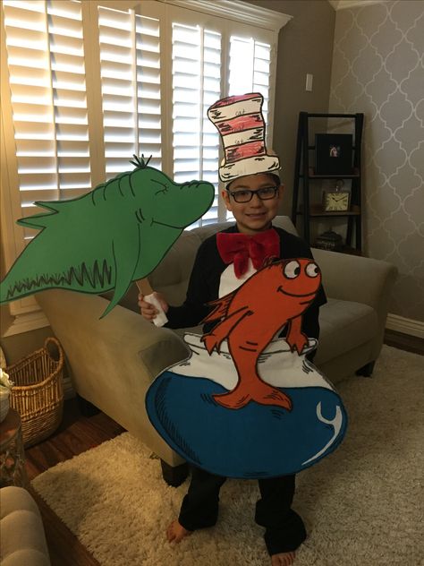 Cat in the Hat / Fish bowl costume-dIY Dr Seuss Fish Costume, Fish Bowl Costume, Dr Seuss Fish Bowl, Fish Costume Diy, Dr Seuss Diy Costumes, Story Book Costumes, Goldfish Costume, Kids Book Character Costumes, Seuss Costumes