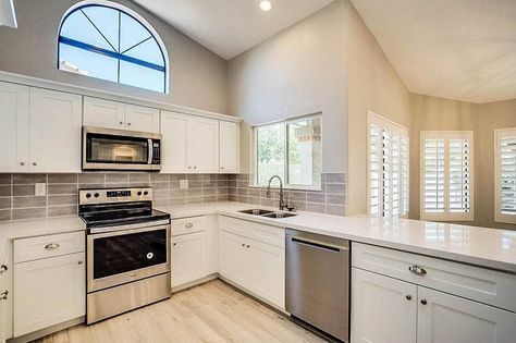 Kitchen with calacatta botanica quartz countertops Calacatta Botanica Quartz, Calacatta Botanica, Calacatta Quartz Countertops, Calacatta Nuvo, Marble Worktops, Calacatta Quartz, Types Of Countertops, Cambria Quartz, Bright White Background