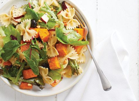 If you're getting tired of lettuce-based salads, switch things up with this butternut squash pasta salad recipe. It's colorful and packed with flavor. Butternut Squash Pasta Salad, Squash Pasta Salad, Healthy Cookout Food, Gf Lunch Ideas, High Protein Pasta Recipes, Healthy Cookout, Protein Pasta Recipes, Gf Lunch, Pre And Probiotics