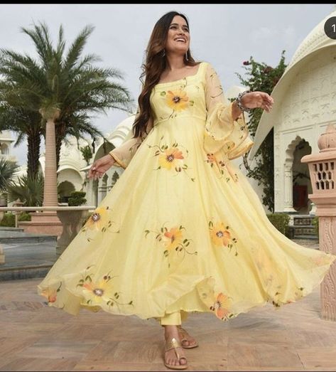 # latest fashion tips # fameus clothes Western Dresses For Girl, Indian Bride Outfits, Traditional Contemporary, Traditional Indian Dress, Indian Saree Blouses Designs, Indian Gowns Dresses, Contemporary Clothing, Simple Pakistani Dresses, Organza Dress