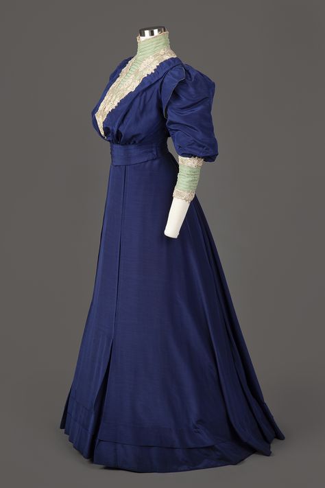 [University of Minnesota Goldstein Museum of Design] History Clothes, Edwardian Day Dress, Edwardian Clothes, 1909 Fashion, Historic Dresses, Costume Department, Edwardian Gowns, Historical Dress, Period Clothing