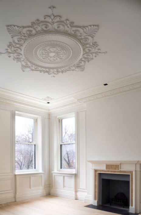 Ceiling Light Ideas, Louisiana House, Victorian Ceiling, Wax Stamps, Cornice Design, Townhouse Interior, Unique Marble, Latest Living Room Designs, Plafond Design