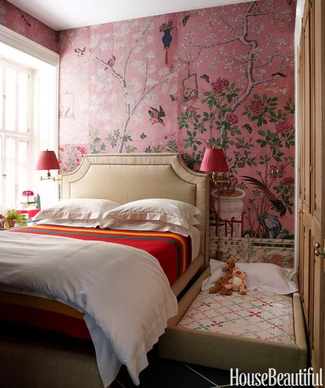 In David Kaihoi's 64-square-foot bedroom in Manhattan, he covered the walls in an eye-catching, hand-painted 18th-century Chinese wallpaper found at auction. "The idea was to create a jewel-box effect in the bedroom, with pattern to distract your senses from the tight quarters," he says. "I papered the wall in the spirit of a collage trying to make the most of a beautiful old thing. Call it a new take on a traditional application." - HouseBeautiful.com Pink Chinoiserie Wallpaper, Bilik Tidur Kecil, Idea Bilik Tidur, Reka Bentuk Bilik Tidur, Hiasan Dalaman Rumah, Reka Bentuk Dalaman, Pink Chinoiserie, Hiasan Bilik Tidur, Smart Tiles