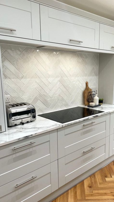 Paris Pearl Brick Effect Wall Tiles used in a herringbone pattern, serving as a kitchen splashback behind kitchen hob. Cleaning Tips Tricks, Herringbone Kitchen, Kitchen Renovation Design, Kitchen Splashback Tiles, Home Cleaning Tips, Home Cleaning Hacks, Creative Tile, White Kitchen Tiles, Condo Kitchen