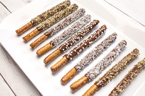 Homemade Pepero Sticks covered in dark chocolate, coconut shavings, raw almonds, pumpkin seeds, hemp seeds, chia seeds, red quinoa, millet, buckwheat, and amaranth. The healthier spin to these Korean snacks! The salted pretzel rods paired with dark chocolate and crunchy toppings was a match made in heaven. Pepero Chocolate, Pepero Day, Crunchy Toppings, Chocolate Pretzel Rods, Covered Pretzel Rods, Korean Market, Chocolate Covered Pretzel, Korean Rice Cake, Chocolate Covered Pretzel Rods