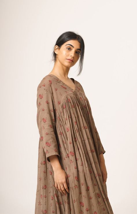 Modest Women, Function Dresses, Frock Fashion, Simple Kurti Designs, Desi Fashion Casual, Casual Indian Fashion, Indian Fashion Saree, Cotton Kurti Designs, Casual Wear Dress