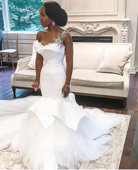 Ruffle Bridal Gown, Trumpet Wedding Gown, Bridal Gowns Mermaid, Mermaid Wedding Dresses, White Wedding Dress, Wedding Dress Train, Applique Wedding Dress, Gowns Online, Tulle Wedding