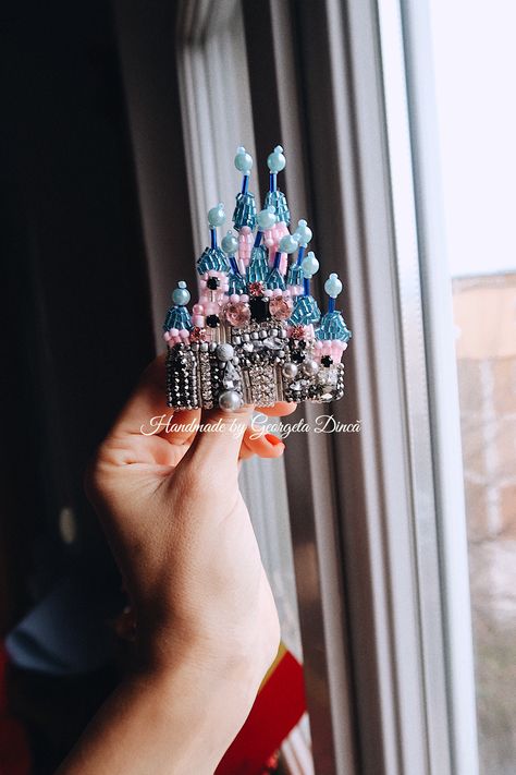 House Embroidery, Disneyland Castle, Victorian House, Beaded Brooch, Bead Embroidery, Victorian Homes, Embroidery Art, Beaded Embroidery, Crochet Clothes