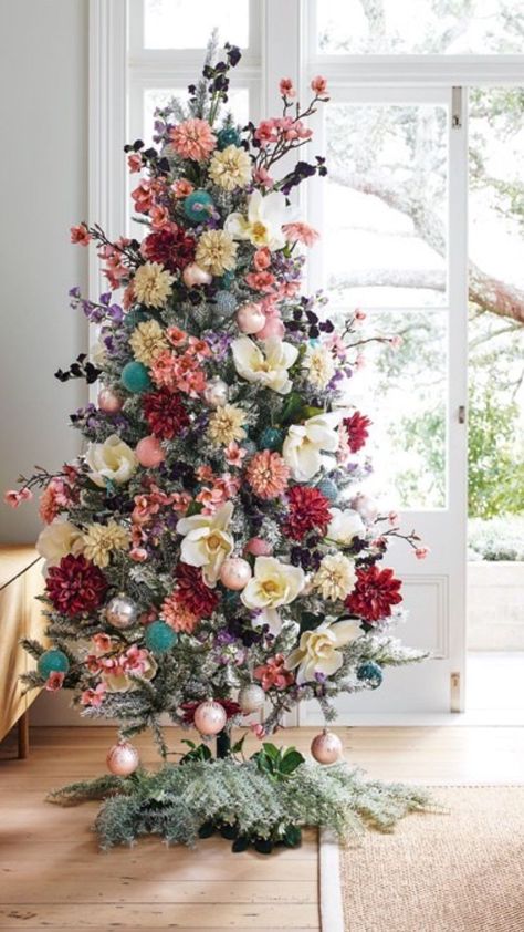 Floral Christmas Tree, Unique Christmas Trees, Christmas Tree Inspiration, Christmas Tree Ideas, Christmas Tree Themes, Merry Little Christmas, Christmas Floral, Christmas Deco, Holiday Tree