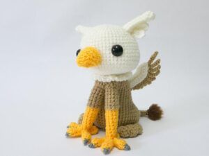 Harry Potter Amigurumi, Crochet Harry Potter, The Great Tribulation, Fairy Creatures, Diy Baby Toys, Owl Plush, Crochet Dinosaur, Crochet Birds, Aran Weight Yarn