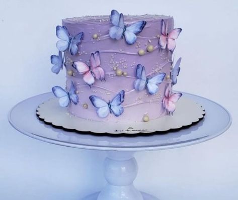 Pink And Purple Butterfly Cake, Purple Floral Cake, Floral Cake Ideas, Spring Cake Designs, 30th Birthday Cake For Women, Purple Butterfly Cake, Butterfly Cake Decorations, Macaroon Cake, Butterfly Birthday Cakes