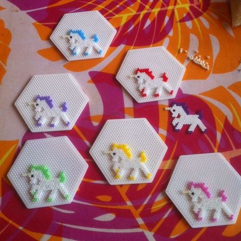 Simple unicorn perler bead pattern using a hexagon pegboard. #meltingbeads #ad #paid Peeler Bead Valentines, Unicorn Beads Pattern, Unicorn Hama Beads, Unicorn Bead Pattern, Unicorn Perler Beads, Perler Unicorn, Perler Beads Unicorn, Unicorn Perler Bead Pattern, Melty Bead Patterns