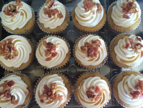 Bacon Cupcakes, Meat Cake, Health Drinks Recipes, Beer Bacon, Homemade Cupcakes, Candied Bacon, Pork Meat, Beer Batter, Maple Bacon