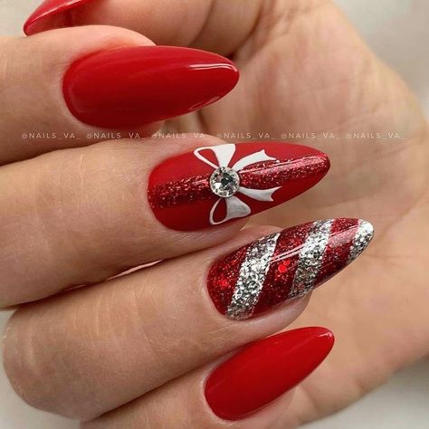 Red And Silver Nails, Nail Art Noel, Red Nail Art Designs, Multicolored Nails, Romantic Partner, Nagellack Trends, Red Christmas Nails, Romantic Nails, Red Acrylic Nails