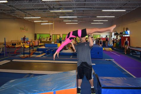 how to teach a back handspring Back Handspring, Diy Cans, Diy Picture, Handstand, Gymnastics, The Back, Basketball Court, Blue