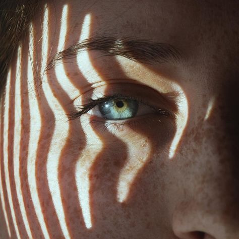 Photo shared by Alessio Albi on July 19, 2017 tagging @francidrago. Blue Eyes In Sunlight, Sunlight Photography Portraits, Portrait Themes, Sunlight Photoshoot, Sunlight Portrait, Hole Photography, Photography Eyes, Shadow Portraits, Light And Shadow Photography