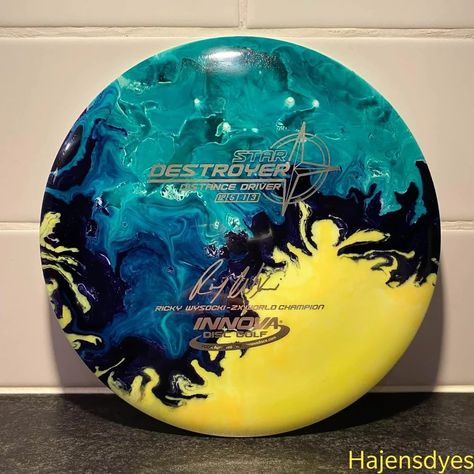 Disc Dye Ideas, Disc Golf Drawing, Disc Dyeing, Disc Golf Art Design, Disc Art, Dyed Disc Golf Discs, Disc Golf Dye, Disc Golf Basket, Disc Golf Discs