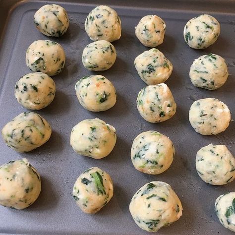 Mashed potato balls Mashed Potato Balls Baked, Mashed Potato Balls Recipe, Potato Balls Recipe, Mashed Potato Balls, Potato Balls, Easy Baby Food Recipes, Stuffed Potato Balls, Healthy Toddler Meals, White Potatoes