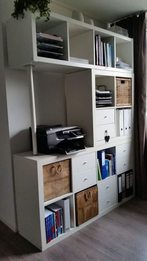 These smart storage tricks show that the IKEA Kallax Bookcase is super versatile, especially in small spaces. You can use it as a room divider in a studio, as extra storage in a living room, or even as a headboard for a bed. Ikea 2015, Ikea New, Ikea Kallax Hack, Ikea Expedit, Ikea Lack, Ikea Bedroom, Ikea Kallax, Ikea Furniture Hacks, Hemma Diy