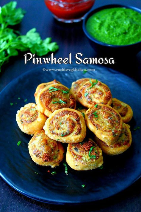 PINWHEEL SAMOSA Pinwheel Samosa, Veg Appetizers, Cooking Recipes In Urdu, Veg Snacks, Samosa Recipe, Indian Appetizers, Bite Size Appetizers, Diwali Food, Vegetarian Snacks Recipes