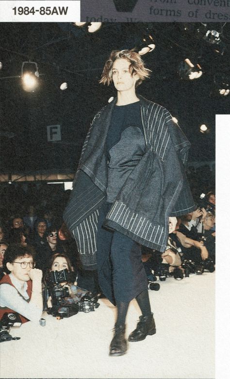 Rei Kawakubo 80s, Comme Des Garcons Runway, Rei Kawakubo Comme Des Garcons, Dancer In The Dark, Genderless Fashion, Rei Kawakubo, 1980s Fashion, Junya Watanabe, Yohji Yamamoto