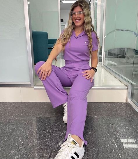 Babysitter Outfit Ideas, The Color Lavender, Scrubs For Women, Nail Pics, Doctor Scrubs, It Follows, Behavior Therapy, Doctor Outfit, Cute Scrubs