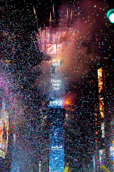 New Years Ball Drop Aesthetic, New Years Times Square, New Year’s Eve Lock Screen, Nyc New Years Eve Aesthetic, New Year’s Eve New York, Nyc Ball Drop, New York New Years Eve Aesthetic, New Year Celebration Aesthetic, New Year’s Aesthetic