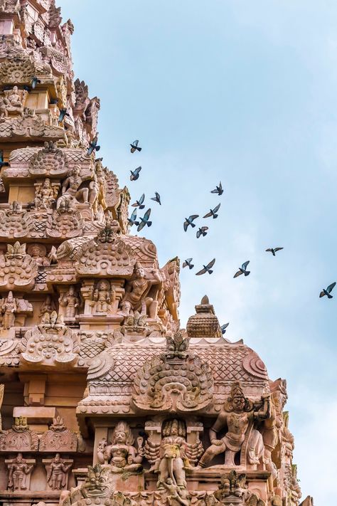 Gangaikondacholapuram in Tamil Nadu, India - the ancient city is one of the greatest surviving temples of the medieval Chola dynasty. Photo by: Vijayaraj Panangadu Selvaraj Chola Temples, Chola Dynasty, Arts Integration, Watercolor Paintings Easy, Cardboard Art, Ancient City, Indian Aesthetic, Tamil Nadu, Ancient Cities