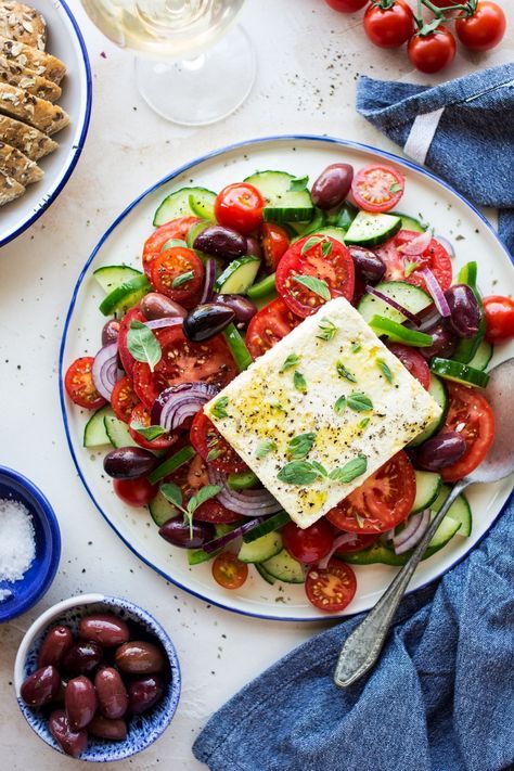 greek salad vegan feta lunch Greek Meze Recipes, Vegan Gyros Recipe, Greek Dinner Party, Sharing Plates, Greek Meze, Tzatziki Sauce Recipe, Vegan Feta, Lazy Cat Kitchen, Gyro Recipe