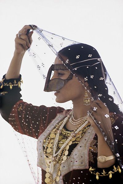 An Emirati woman © Eve Arnold ~ A still from Arnold's only film, shot in 1971 after being granted privileged access to film wedding preparations for the marriage of Sheikh Maktoum bin Rashid Al-Maktoum. Her production Behind the Veil offered rare & intimate insight into the Dubai royal court as it recorded the wedding through the eyes of the bride’s handmaid, Nora.  An accompanying series of photographs is credited with documenting significant changes in the lives of the region’s women. Eve Arnold, Arabian Women, Arab Culture, Arabic Art, Arab Women, We Are The World, Arabian Nights, People Of The World, World Cultures