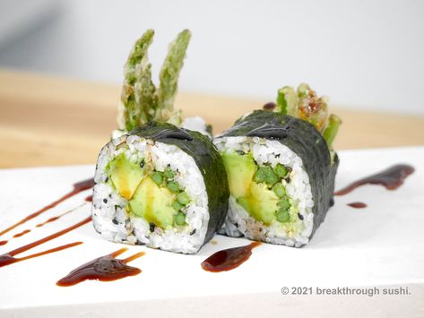 Asparagus Sushi Rolls, Tempura Roll Recipe, Asparagus Tempura, Cucumber Avocado Rolls, Veggie Sushi Rolls, Fried Asparagus, Tempura Sushi, Asparagus Rolls, Tempura Roll