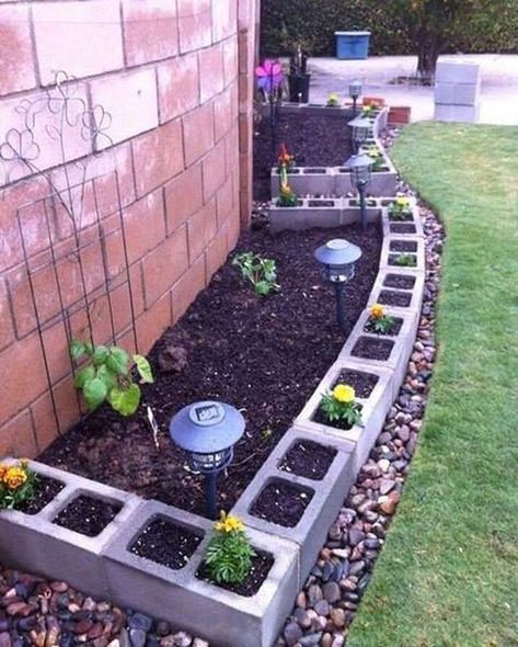 Taman Diy, Kids Yard, Cinder Block Garden, Diy Garden Bed, Cheap Garden, Garden Ideas Cheap, Backyard Vegetable Gardens, Desain Lanskap, Lawn Edging