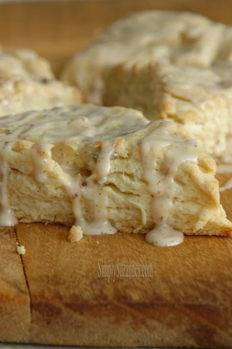 Simply Suzanne's AT HOME: vanilla bean cream scones Mini Vanilla Scones, Starbucks Vanilla Bean Scones Recipe, Scones Made With Heavy Cream, Scones Vanilla, Vanilla Scones, Vanilla Bean Cream, Vanilla Bean Scones, Scone Mix, Starbucks Vanilla