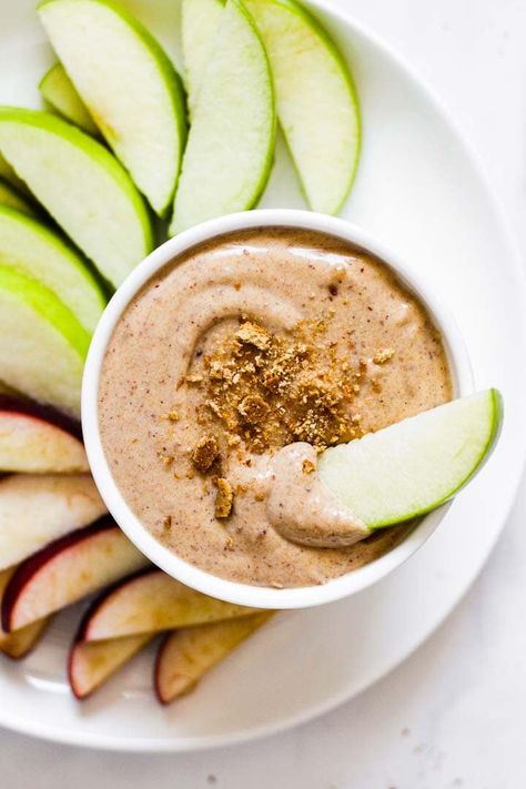 Protein Caramel Apple Dip, Apple Dip With Greek Yogurt, Greek Yogurt Apple Dip, Apple Dip Healthy, Healthy Apple Dip, Dip With Greek Yogurt, Healthy Caramel Apple, Salad Appetizer Cups, Make Greek Yogurt