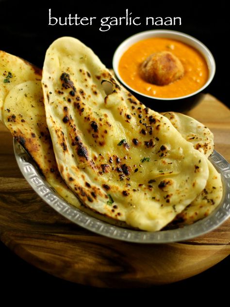 garlic naan recipe | garlic butter naan recipe on tawa - stove top Pakistan Dishes, Easy Garlic Naan, Naan Recipe Without Yeast, Butter Naan Recipe, Paratha Roti, Garlic Naan Recipe, Pane Pita, Butter Naan, Mini Meals