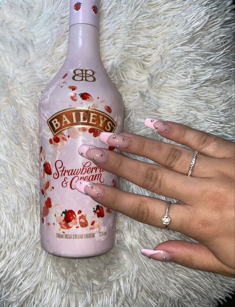 #baileys #pinknails #pinkdrink Pink Drink Nails, Irish Cream Liqueur, Cream Liqueur, Pink Drink, Pink Drinks, Irish Cream, Liqueur, Pink Nails, Rosé Wine Bottle