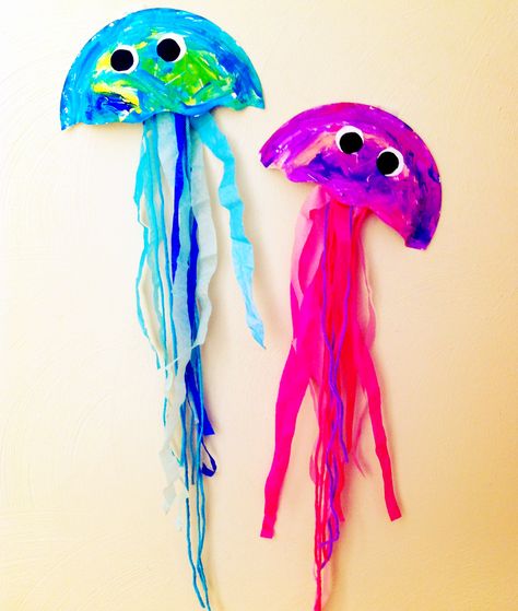 Jellyfish craft made from paper bowls Jellyfish Craft, Sea Crafts, Ocean Crafts, Paper Plate Crafts, Jelly Fish, Plate Crafts, Toddler Art, Classroom Crafts, Beach Crafts