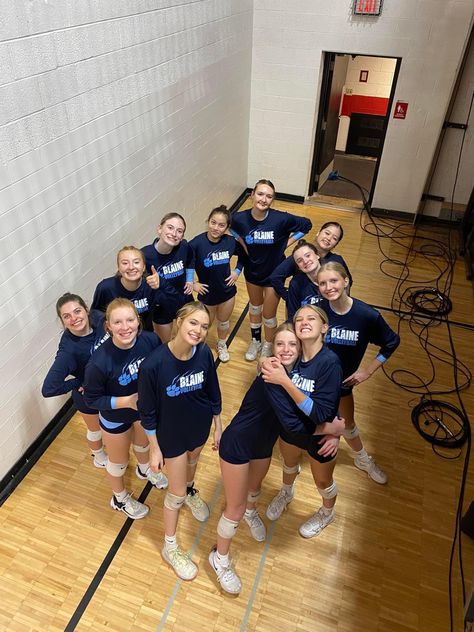 Club Volleyball Aesthetic, Volleyball Friends, Volleyball Aesthetic, Volleyball Teams, Club Volleyball, Volleyball Team Pictures, Volleyball Motivation, Volleyball Photography, Volleyball Tournament