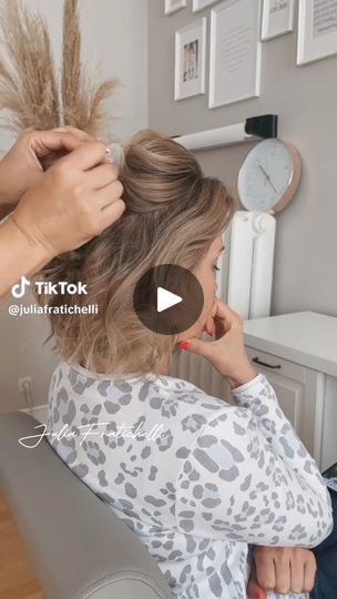 790K views · 1.9K reactions | Love this style of updo for shorter hair
Great for a mother of the bride or groom or equally a guest so pretty ❤️❤️ | By Molliebanks5 | Facebook Shorter Hair, Short Hair Updo, Bride Makeup, Hair Dos, A Mother, So Pretty, Mother Of The Bride, Makeup Tips, The Bride