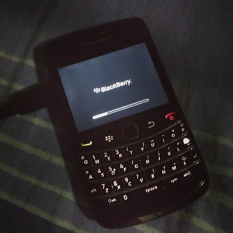 Pin for Later: 20 Solutions to the Most Tragic Tech Problems Still Owning a BlackBerry May we interest you in an iPhone 6 or Galaxy S5?   Source: Instagram user kalegs Blackberry Phone Aesthetic, Blackberry Phones, Tech Aesthetic, Tech Hacks, Phone Aesthetic, Tech Tips, Galaxy S5, Blackberry Phone, Blackberry