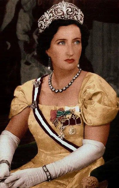 Infanta Margarita, Elizabeth Philip, Queen Of Spain, Greek Royal Family, Royal Crown Jewels, Princess Sophia, Lausanne Switzerland, Spanish Royalty, Reine Elizabeth