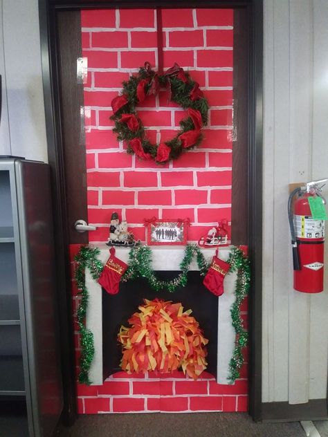 Christmas Door Decorations For Home, Door Decorations For Home, Diy Christmas Door Decorations, Christmas Doors, Holiday Door Decorations, Classroom Christmas Decorations, Diy Christmas Door, Christmas Door Decorating Contest, Christmas Classroom Door