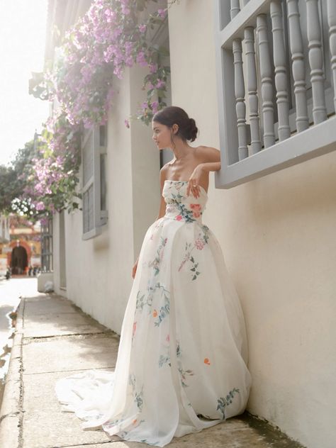 Monique Lhuillier Bliss Wedding Dresses - La Jeune Mariee Colored Bridal Dresses, Floral Bridal Gown, Colorful Wedding Gown, Colorful Floral Wedding Dress, Swedish Wedding Dress, Over The Top Wedding Dress, Floral Wedding Dress Colored, Poročne Obleke, Painted Wedding Dress